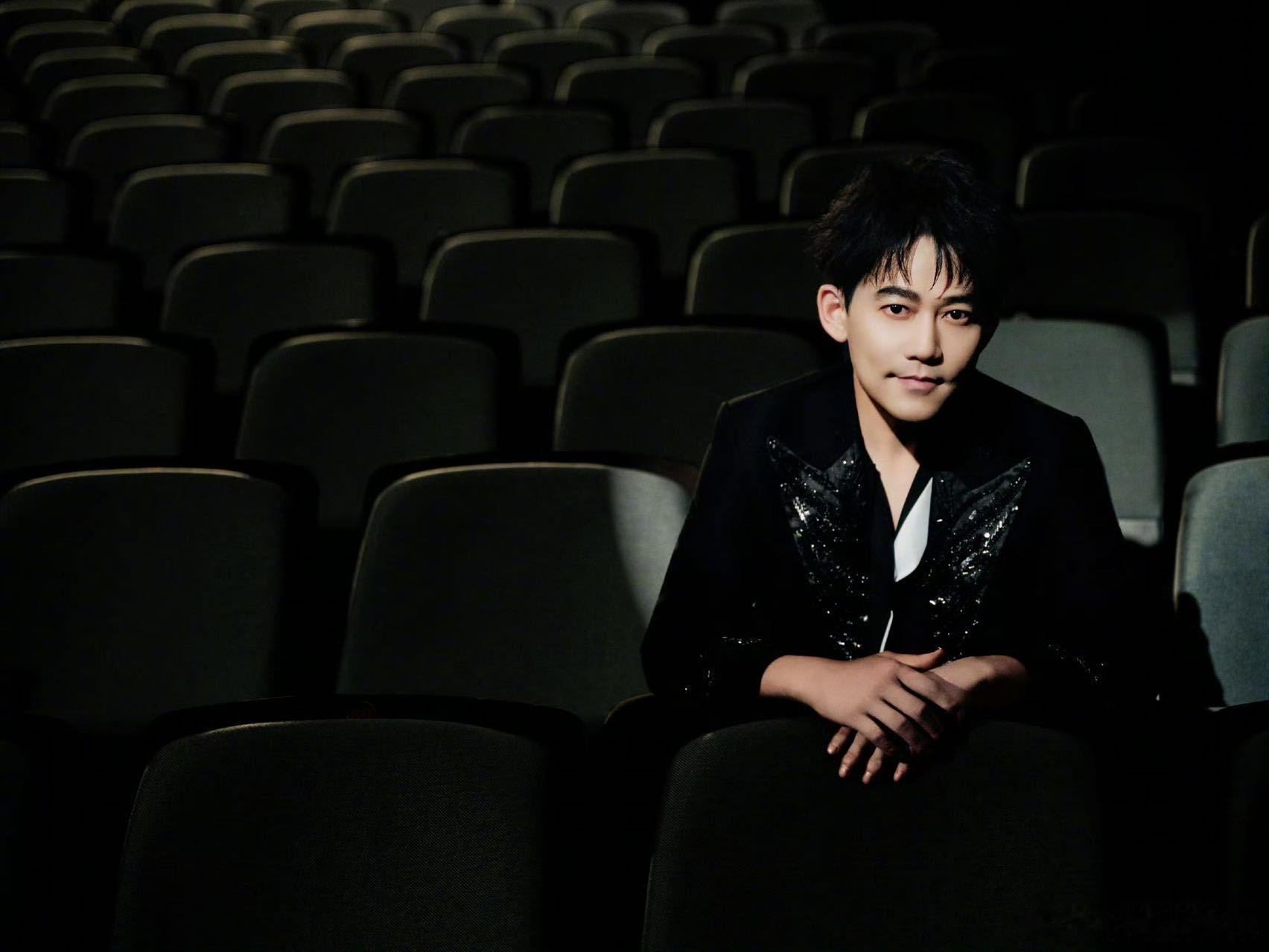苏醒说歌手是全国最好的音综 作为本季串讲人，苏醒全方位肯定《歌手2026》，坚守