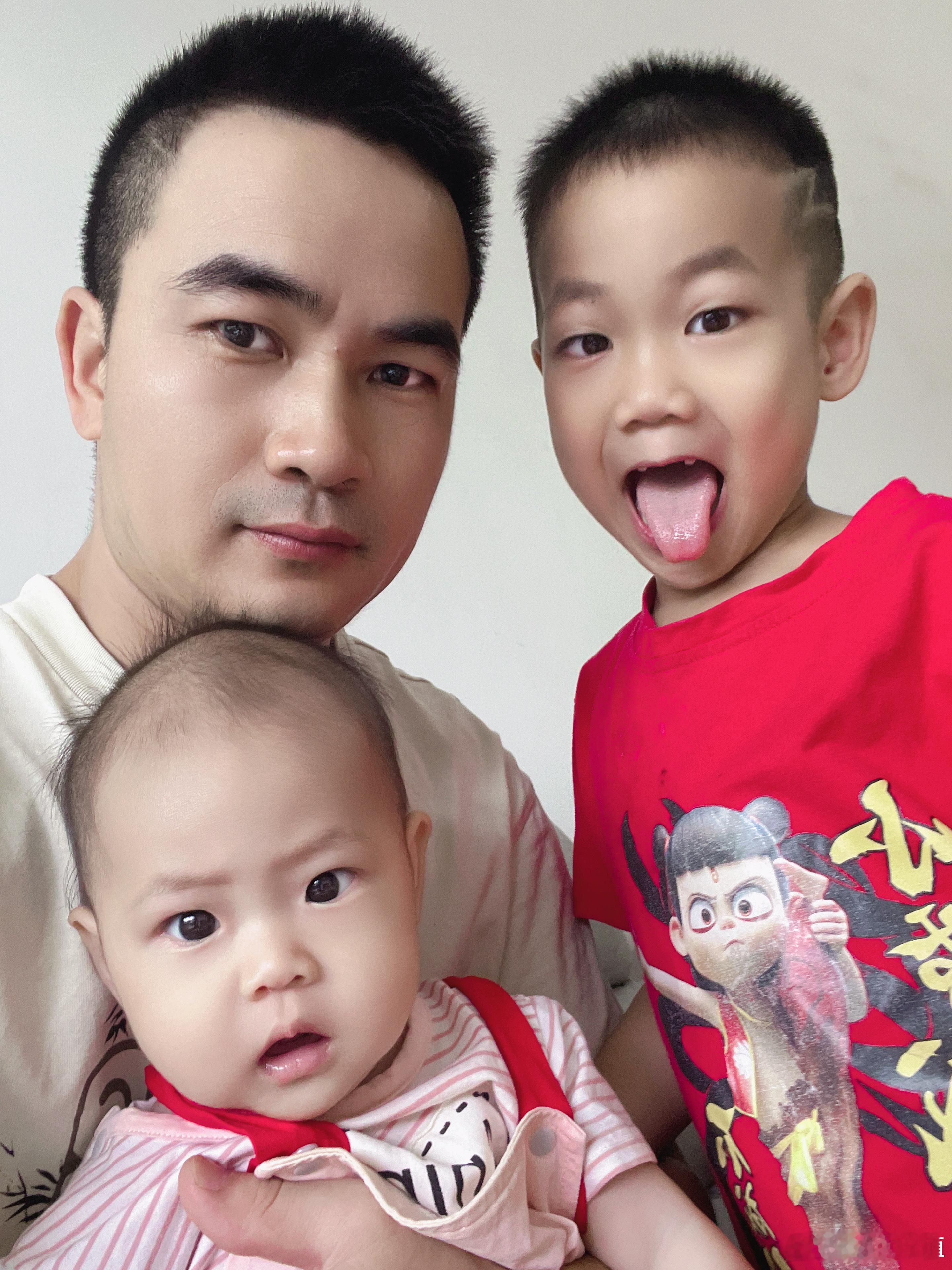 两个小家伙早早就起床了 郴州·仰天湖大草原景区