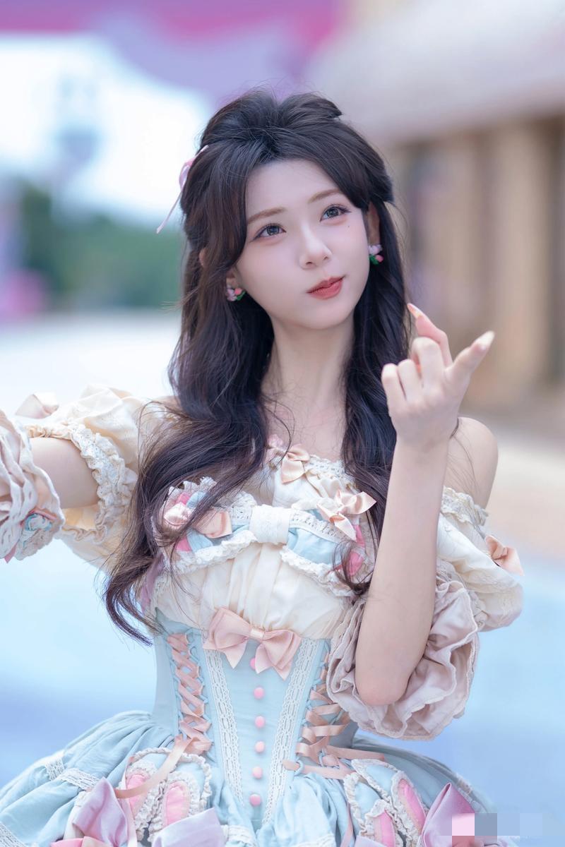 你们觉得龙虾好看吗
我觉得她是真的好看啊，感觉是网红里的t1了，给月老打分应该能