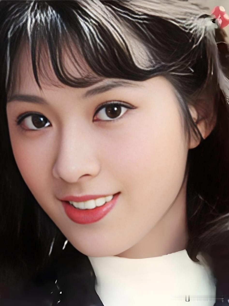 龚雪，80年代银幕第一美人，眉目如画、气质温婉，以《大桥下面》封后，是无数人心中