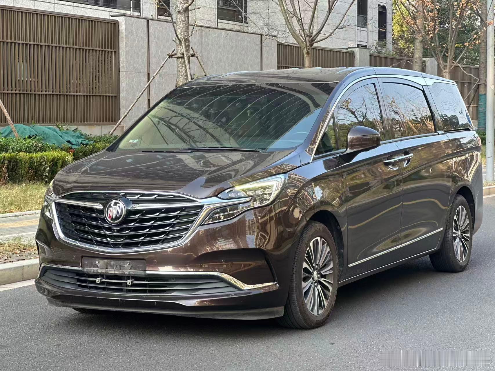 陆上公务舱！2021年别克GL8 ES 陆尊653T智慧旗舰版，指导价41.39