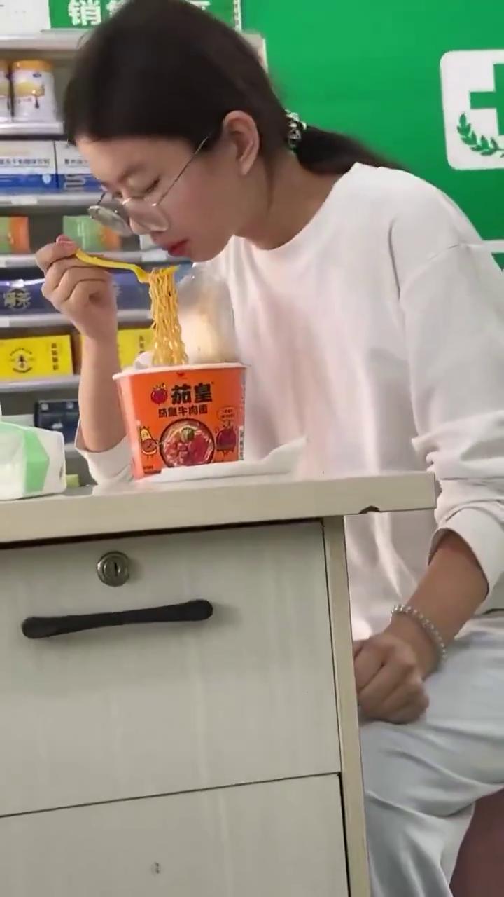 有人。