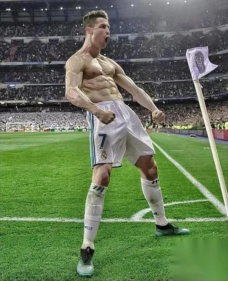 C罗的饮食怪癖

真的惊到我了

合着我们天天喝的补钙牛奶，在他眼里全是违背自然