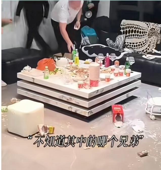 什么是狐朋狗友？这就是呀！男子进新房，请一群好朋友过来庆祝，几杯酒下肚，画风突变