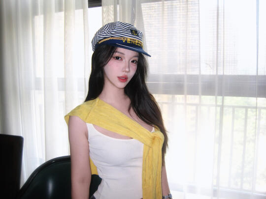 存一组千禧感拍照姿势