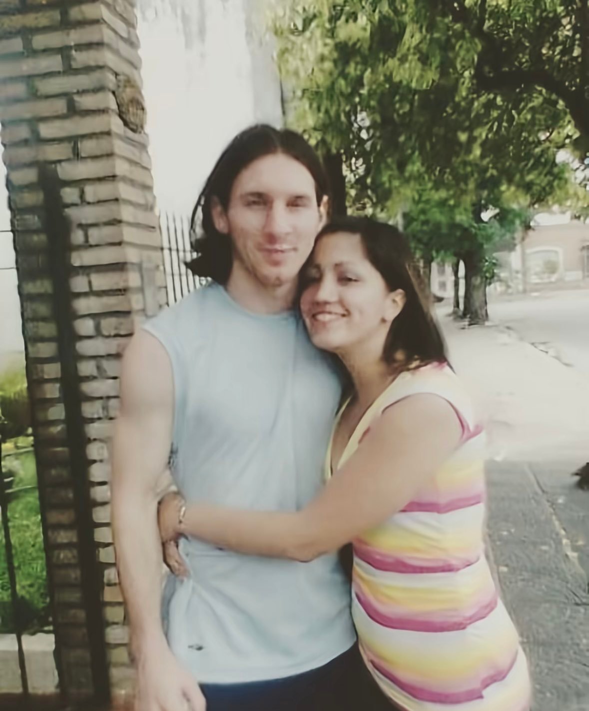 小梅西在罗萨里奥的罕见照片📸“我们很幸运能认识他。他没有做过任何对不起别人的事