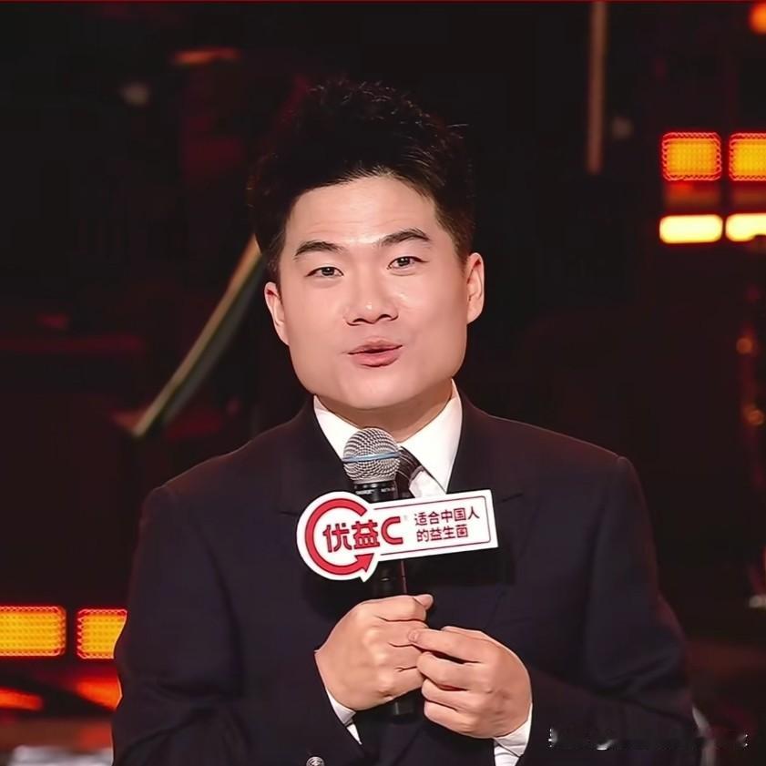 看完“与辉同行”的跨年乐享会，
后劲还没过去，
早上醒来第一件事就是
习惯性的打