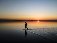 忙到最后才懂：人生只需守好三样，越简单越幸福
 
近来不少探讨生活本质的内容在网