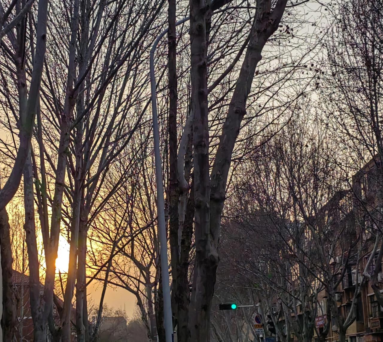 电视剧《我的山与海》的部分情节被理解偏了。
那个时代的人能闯、敢闯，充满了干劲，