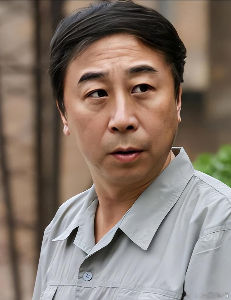看到冯巩老师深圳演出票价 80 元起还卖不动的消息，还挺意外的。毕竟他是常年上春