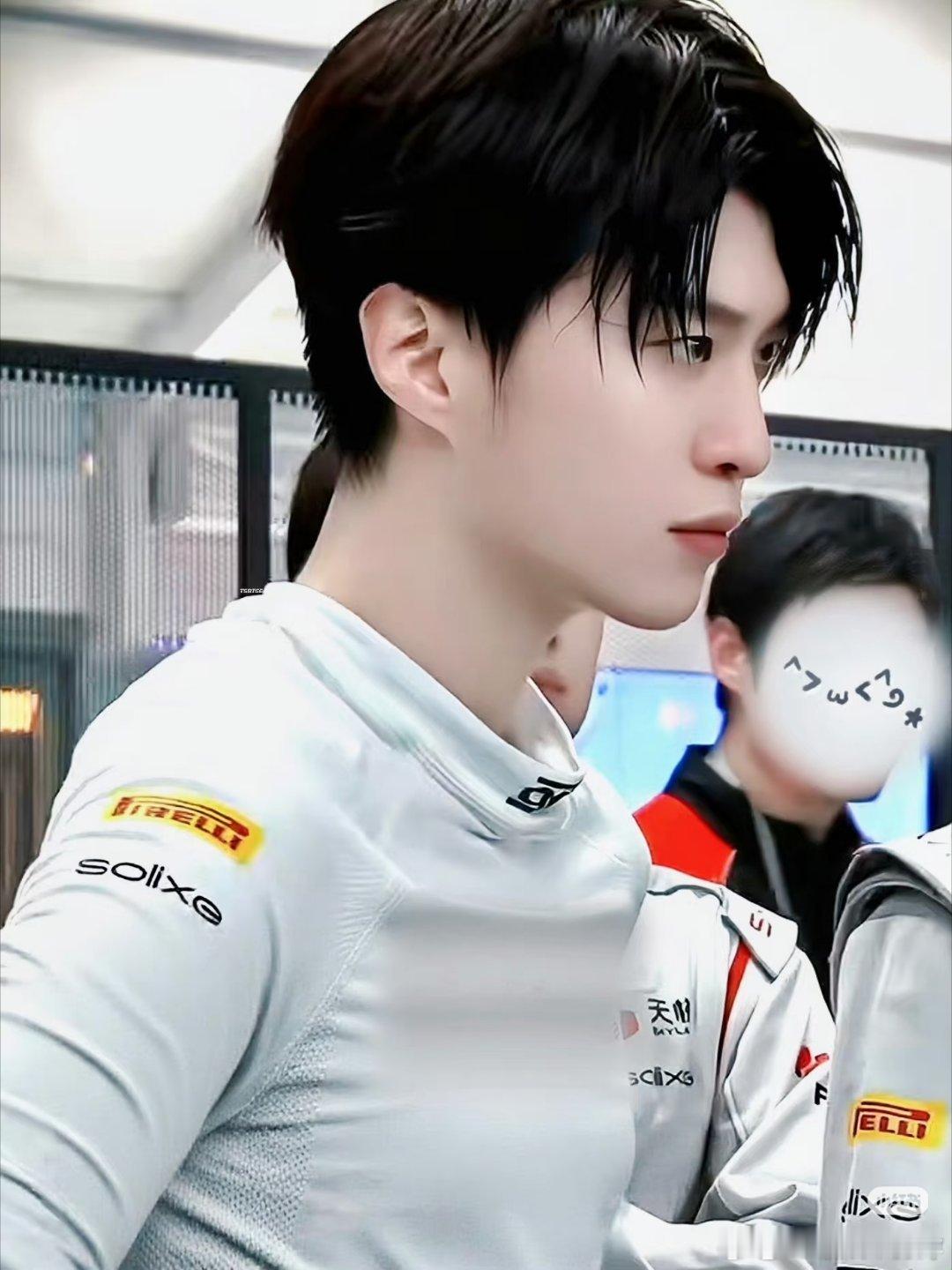 范丞丞鬼点子生成中看了直播更期待飞驰人生3了，范丞丞不仅鬼点子多，演戏还这么认真