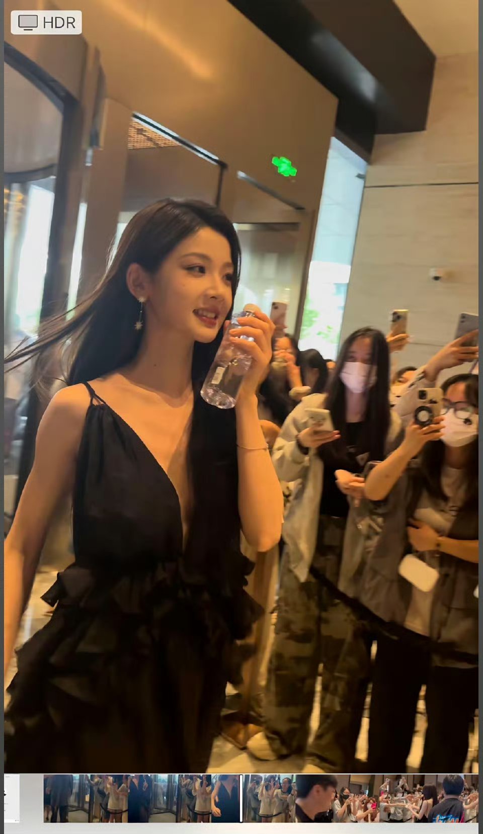 张淼怡 抖上一张五十万赞生图 ​好美果然女明星就没有丑的 ​​​
