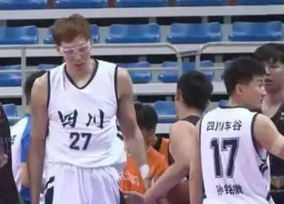 北京时间11月5日，今日的全运会男篮赛程如下：

16：00，四川VS河南：四川