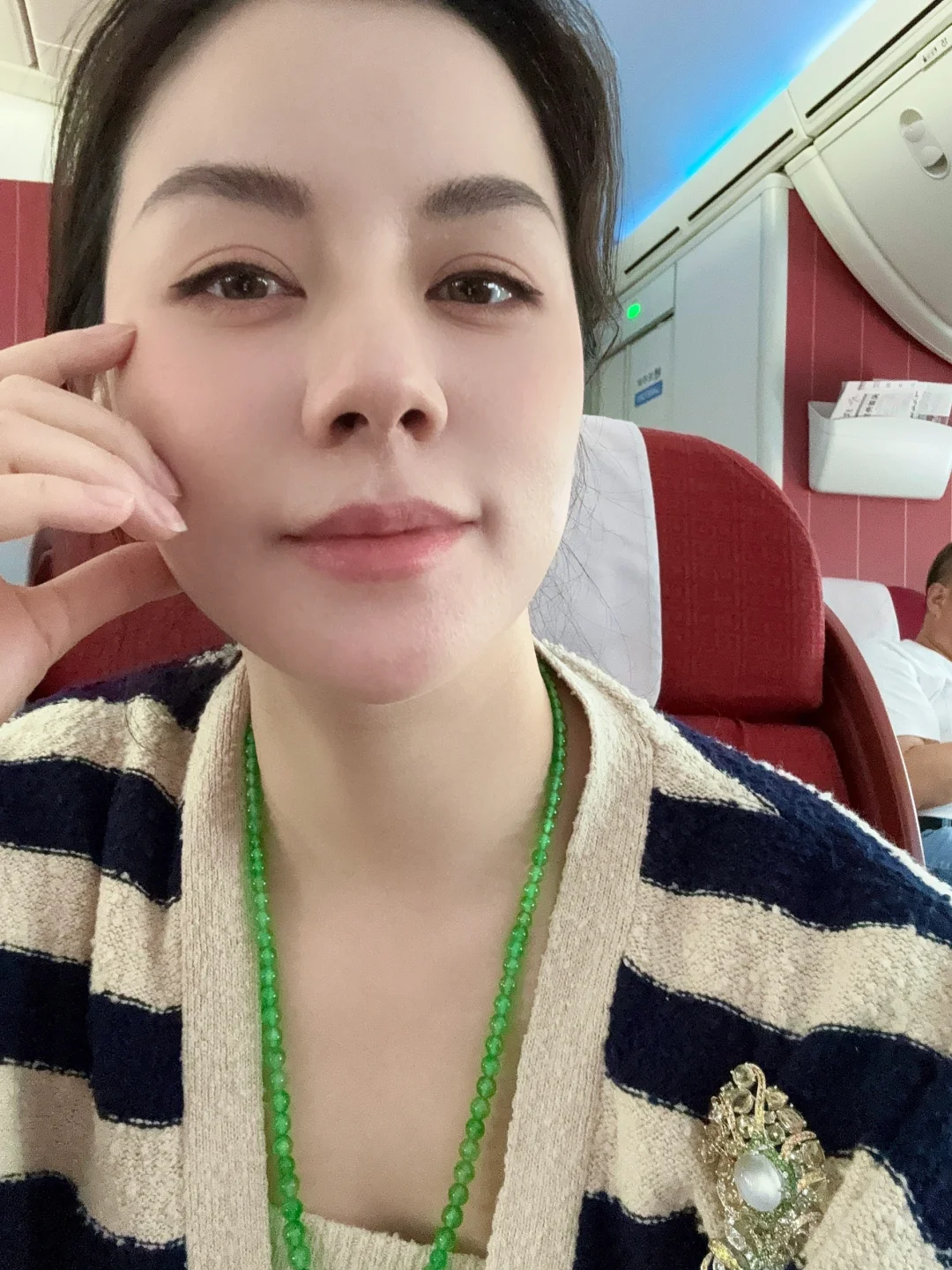 刚才偶遇一个男演员，很年轻的，很帅 我的包