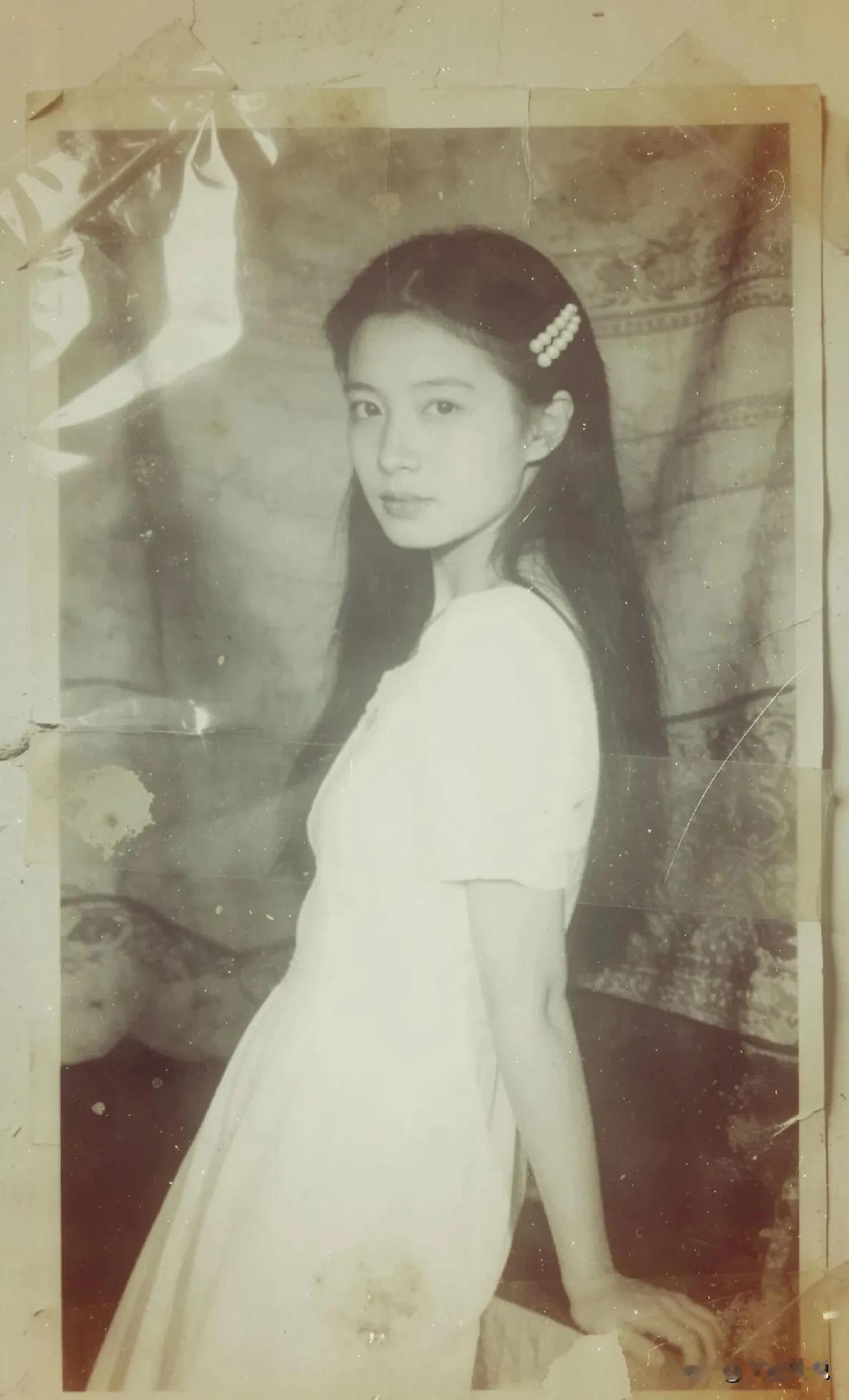 一张1993年发黄的老照片，高清修复一下，感觉三十三年的时光一下子就过去了，往事