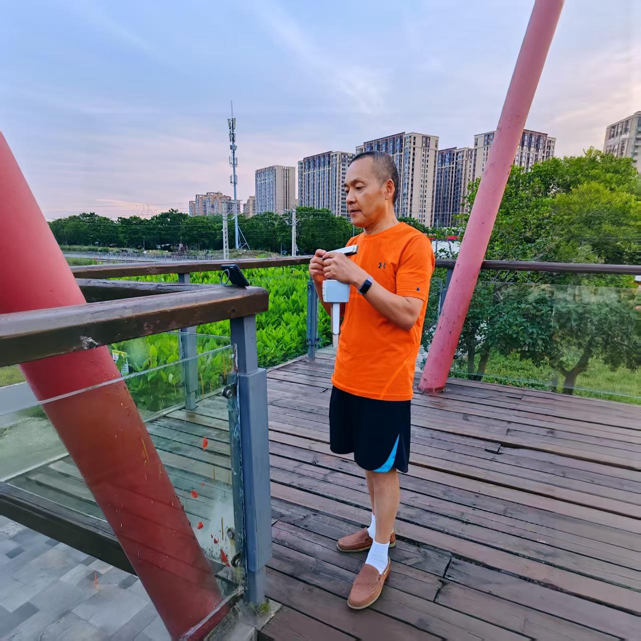 记录我的2026晚风轻拂，湿地公园，口琴吹奏，娱悦心情，神采飞扬！