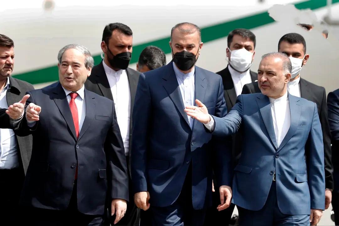 近日，地区局势紧张升级，某国外长直言“我们在对抗两个拥核国家”。拥核国家间的对抗