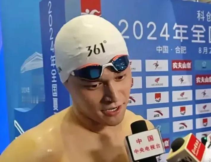 归来仍是冠军。
孙杨真不容易，年少成名，后来到国际上打官司，禁赛好几年，基本上是