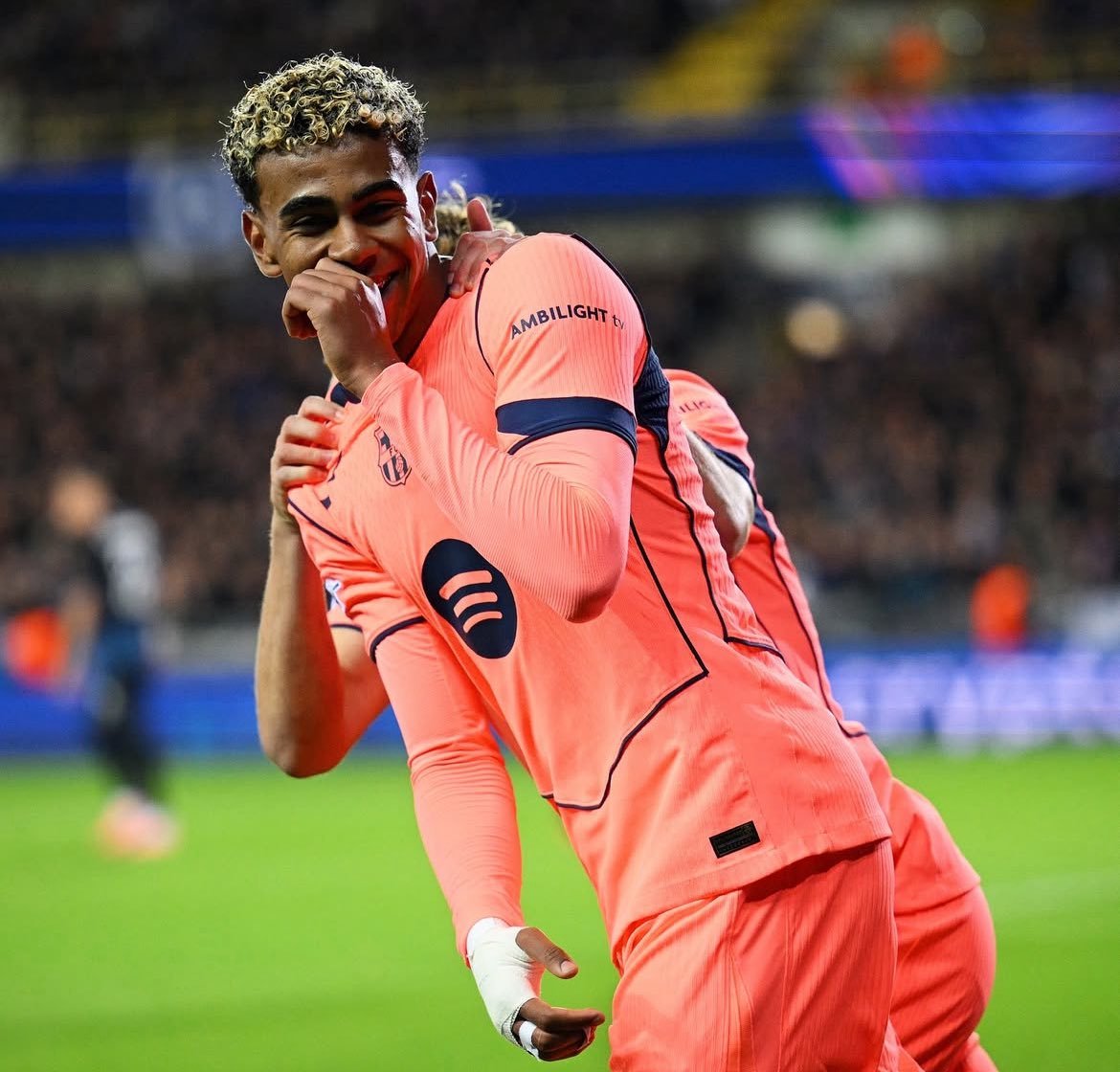 全场比赛结束，巴萨3-3布鲁日，三度落后三度扳平，开局6分钟丢球，费尔明助攻费兰