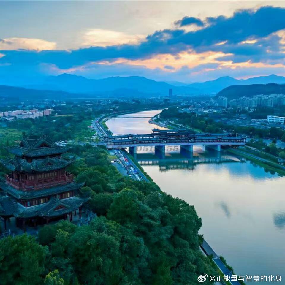 问你个问题，就是你活到现在，除了父母，有没有一个人是真的特别疼你，总惦记你吃没吃