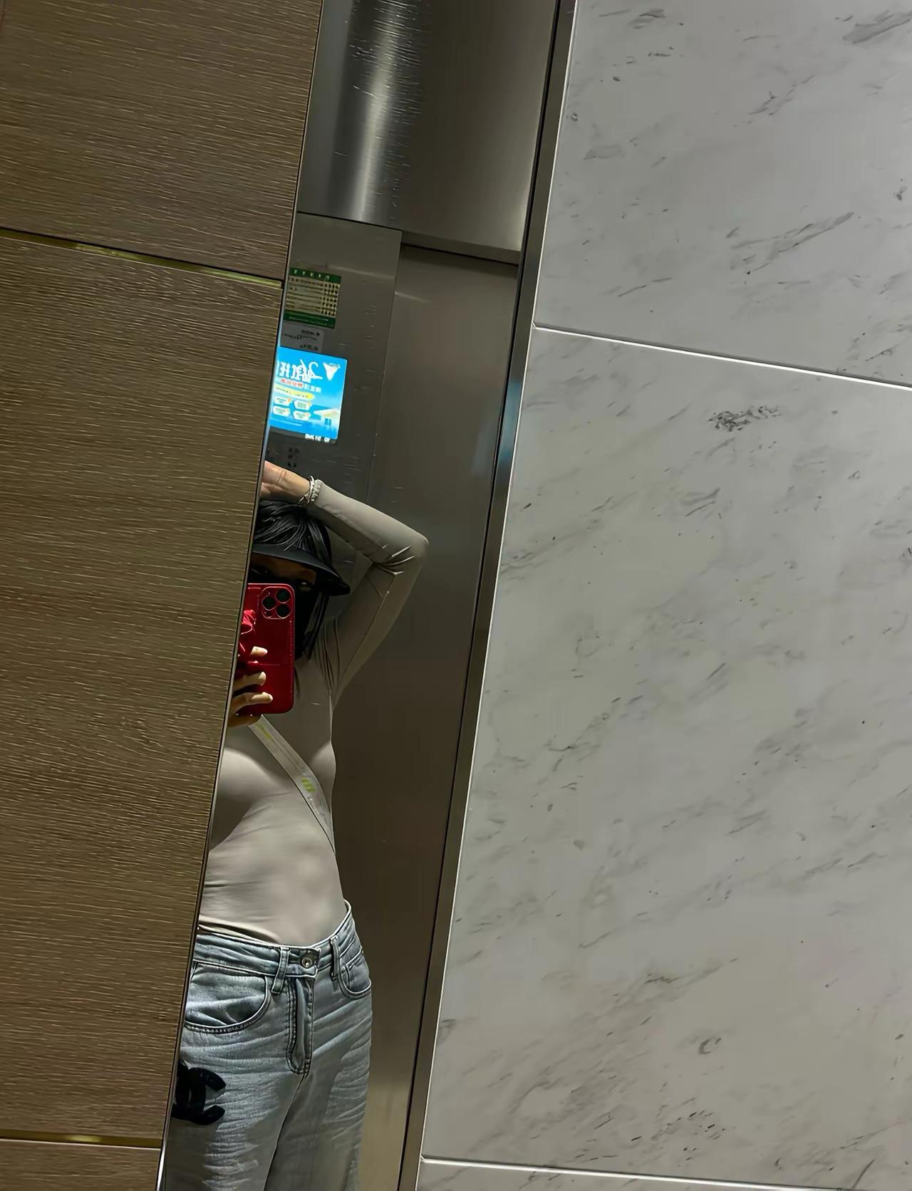 好明显的腹肌～