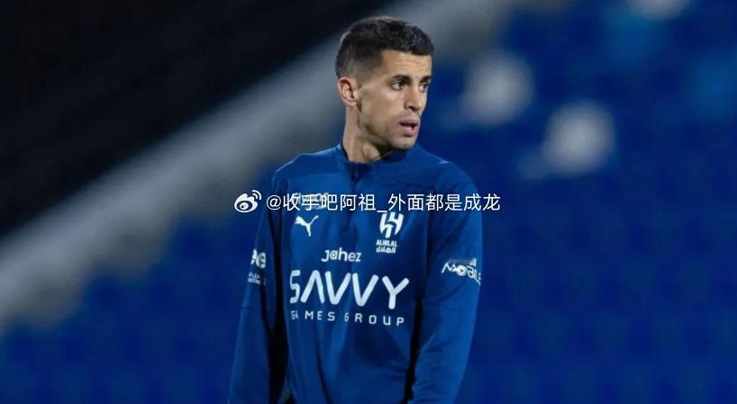 知名记者罗马诺最新播客内容中提到，葡萄牙边后卫坎塞洛的未来再次与巴塞罗那紧密联系