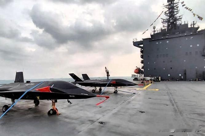 核心短板，平台脆弱：商船改装，无装甲与抗沉设计；防空仅30毫米炮、8枚近程导弹（