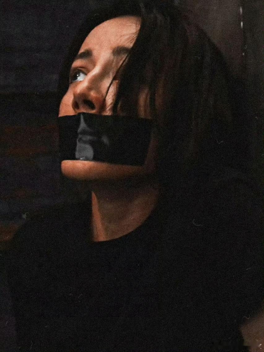 迪丽热巴将这个角色的灵魂刻画出来了，好带感演的！利剑玫瑰收视率[心][心][心]