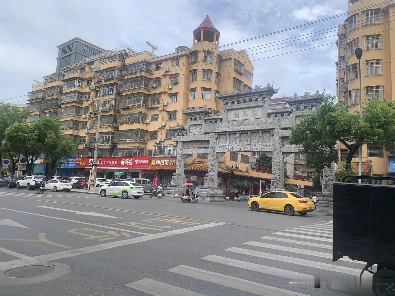 一句话总结：结构化思维教你如何把问题“拆开”看清局部，系统化思维提醒你把要素“连