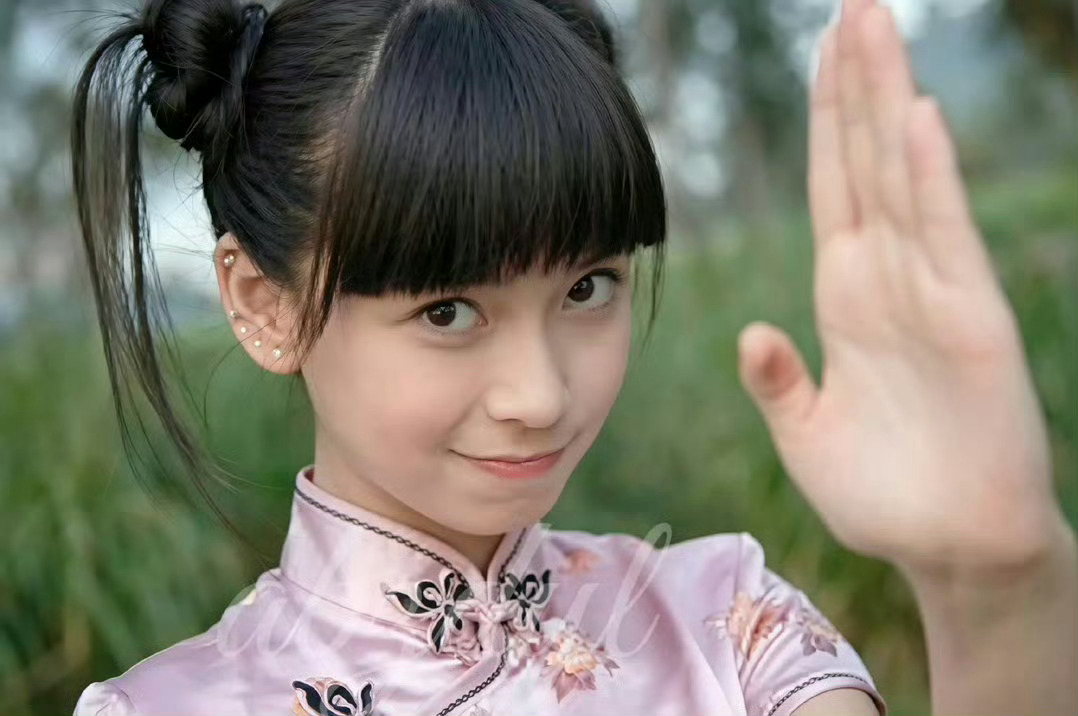 Angelababy14岁中华娘造型早期完全萌届一把刀🥹 