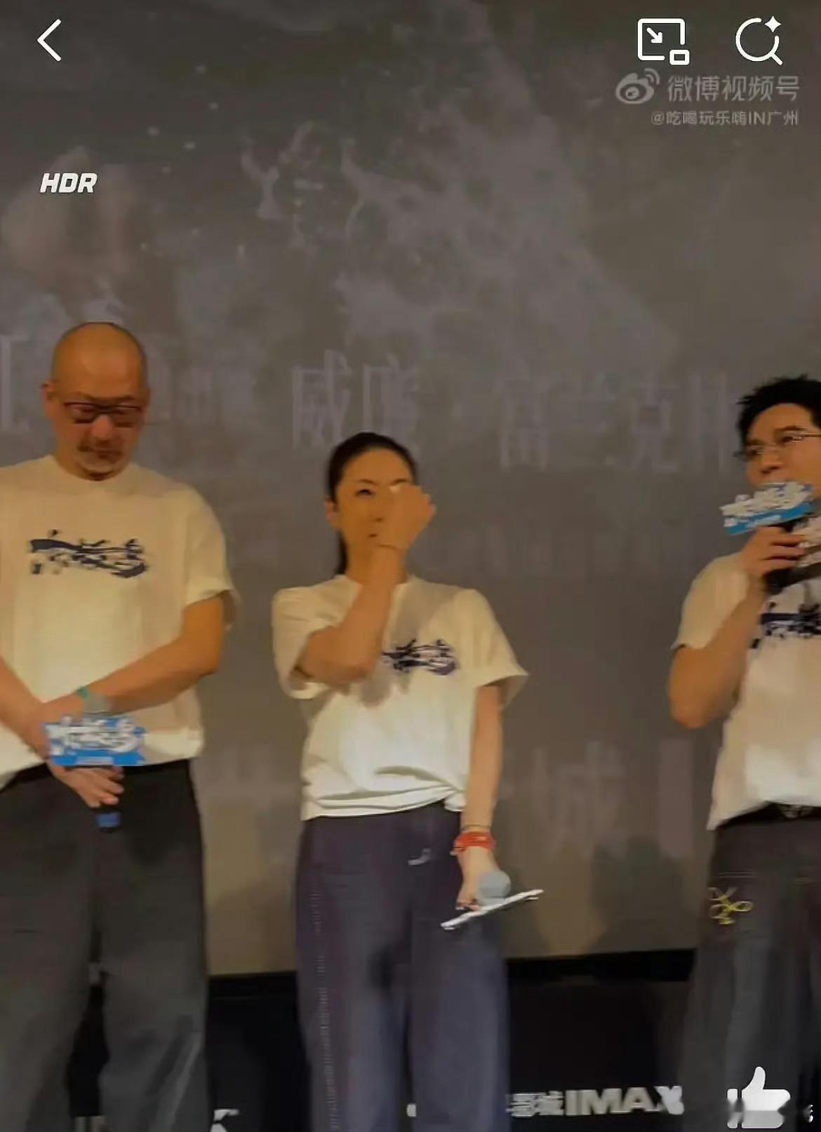 东极岛制片人泪洒路演了，猫眼预测票房降至6.2亿。这片子成本据说是8000万美元