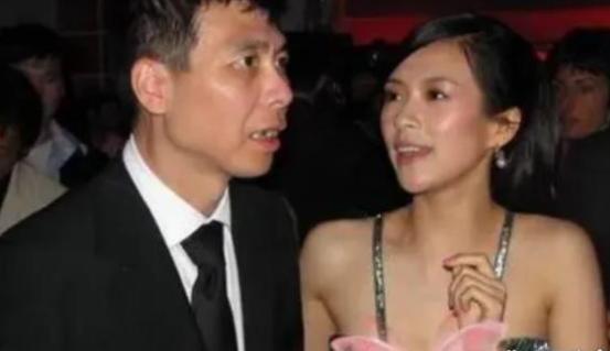 [微风]2009年，章子怡多次恳求冯小刚，希望能演《唐山大地震》，冯小刚一点没顾
