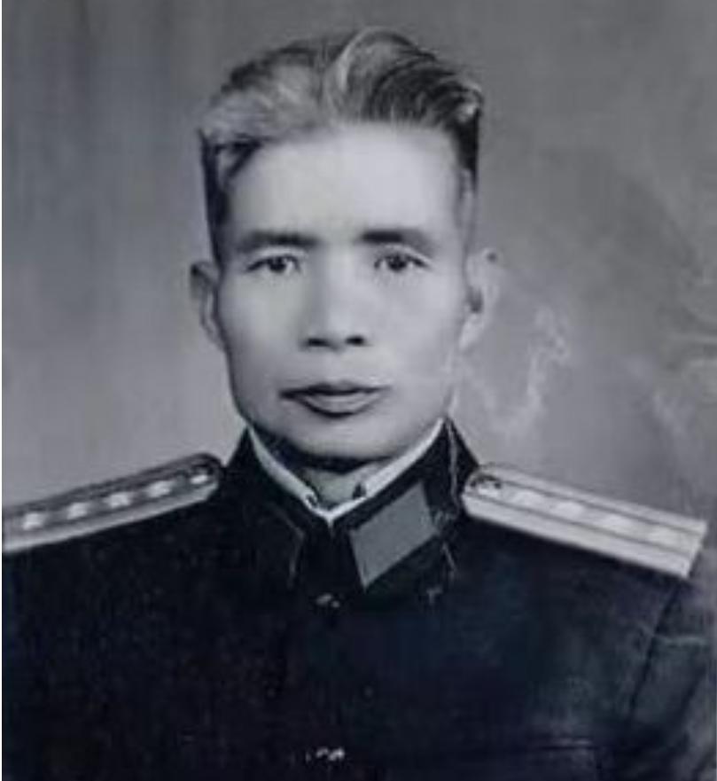 毛泽东堂弟毛泽全隐瞒身份多年，连妻子都不知情，主席逝世时他悲痛到两度昏厥！
19