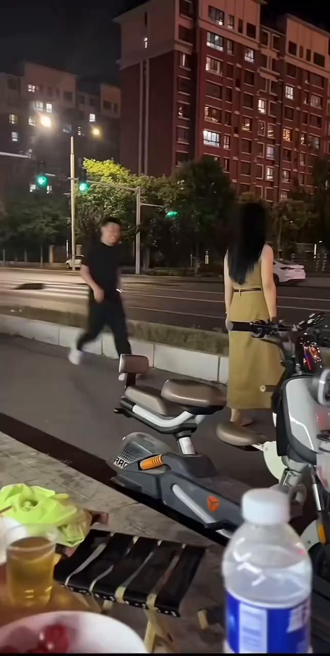 哒哒哒哒哒。