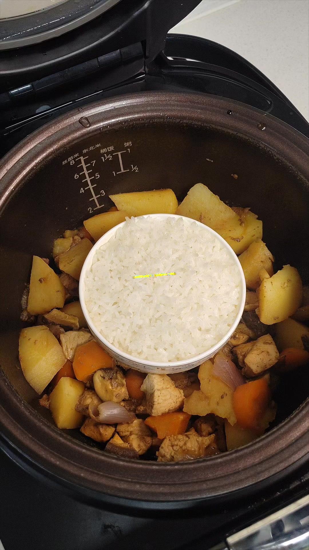 ✨特别适合又懒又容易犯猪瘾的减脂人。

🍳食材：
鸡肉、胡萝卜、香菇、洋葱、鸡