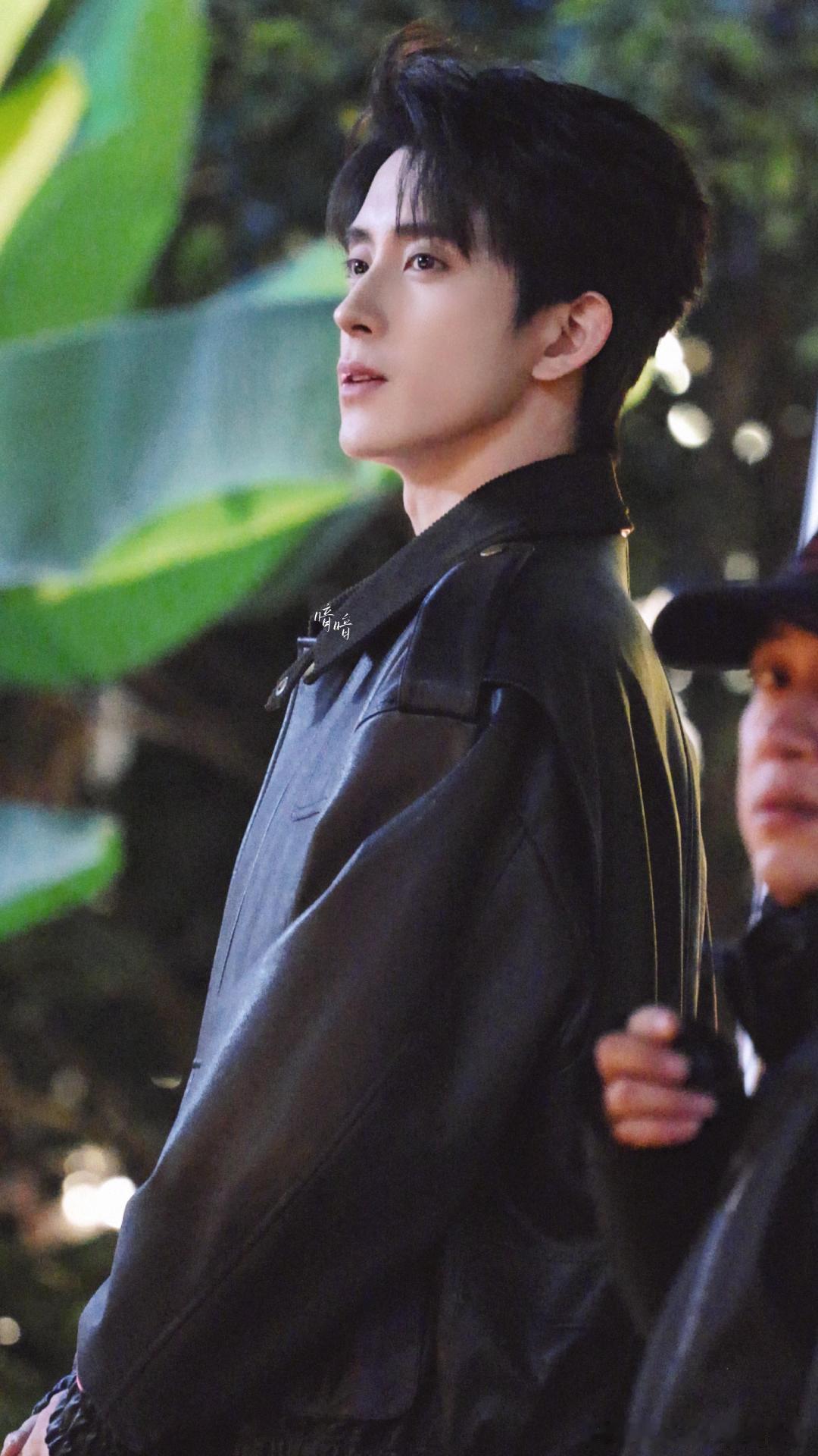 敖瑞鹏回应变帅敖瑞鹏回应变帅时的状态太好了，自信又从容，言语间全是真诚。他的帅不