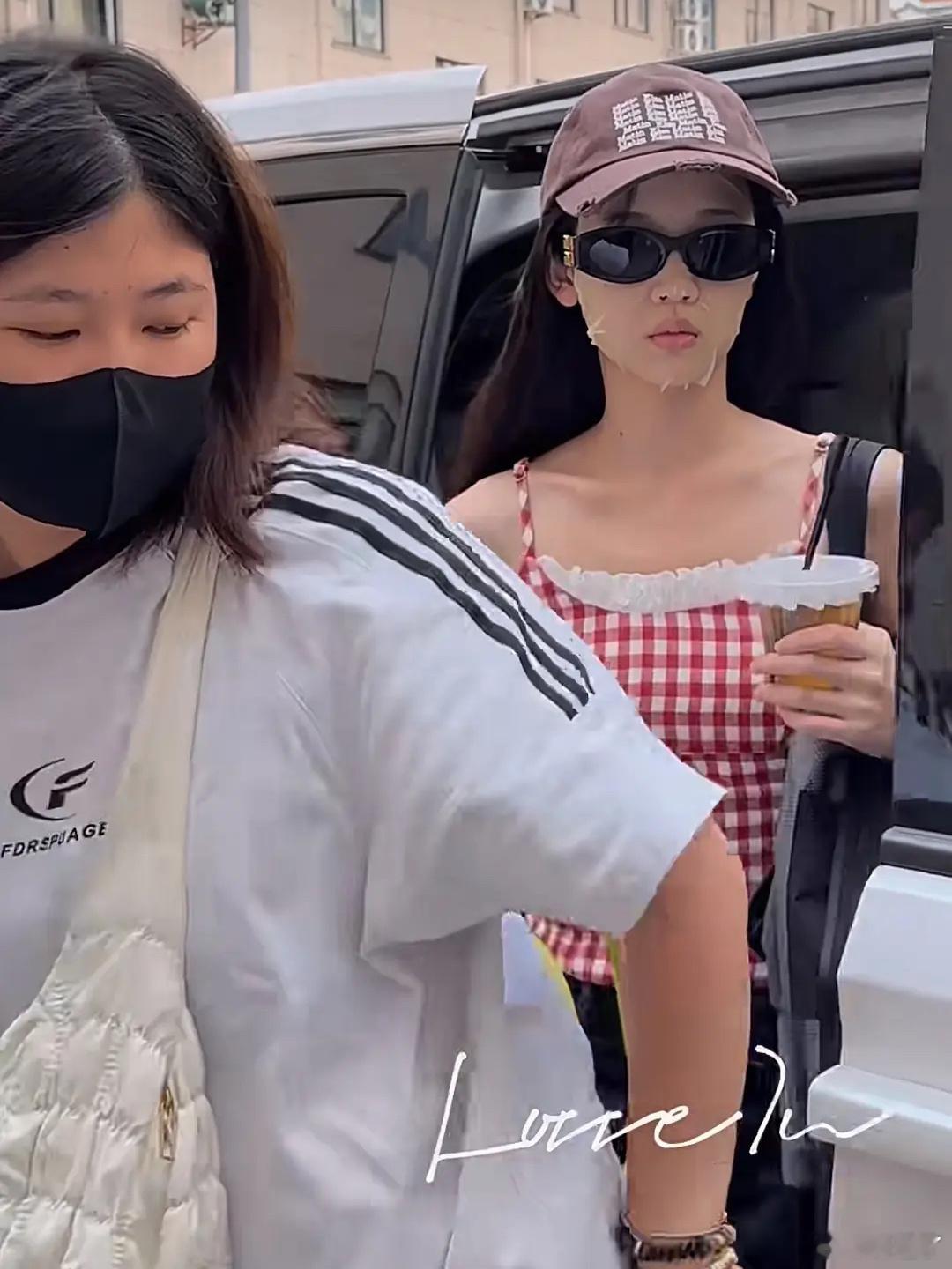 张淼怡太冲动了，其实可以不改，但是没必要回复，因为是公众人物，说话话被放大，这还