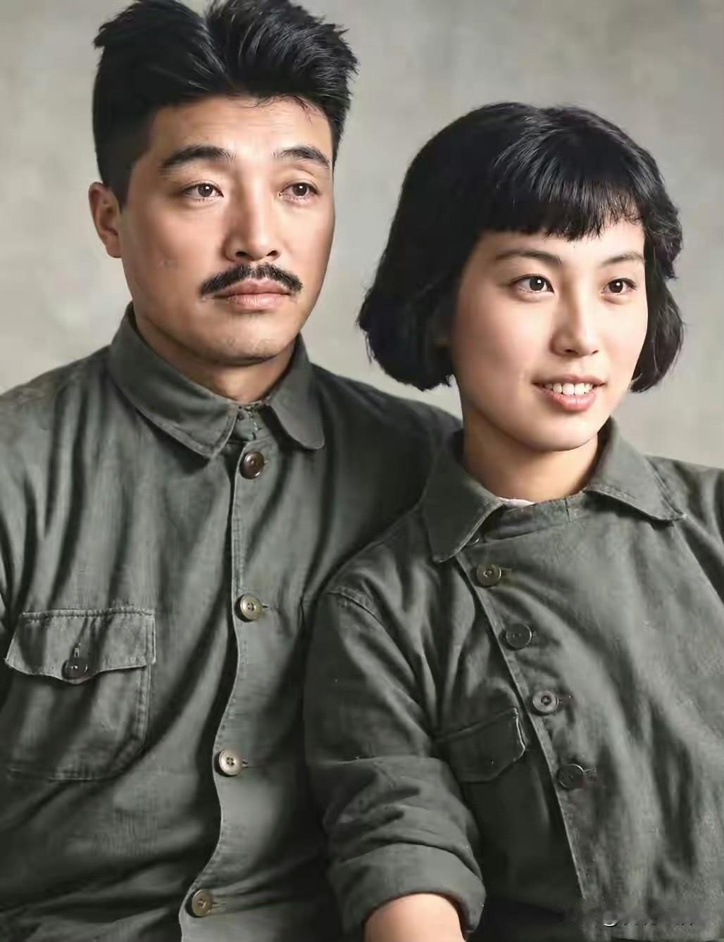 1942年8月1日，贺龙与薛明在延安结婚。薛明1916年生于河北霸县，1936年