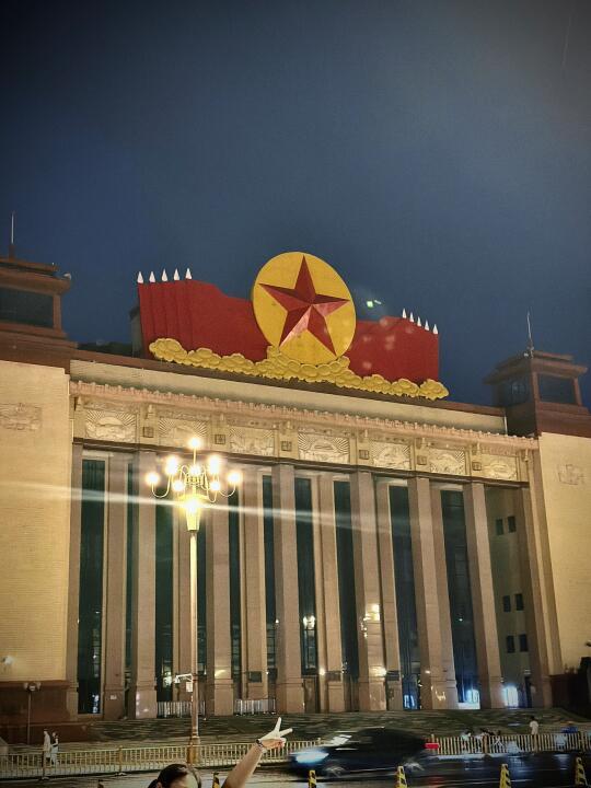 灯关了😭