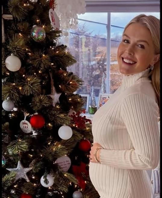 白宫发言人莱维特官宣又怀孕了，第一时间感谢特朗普！这是什么梗？这是“高情商职场生