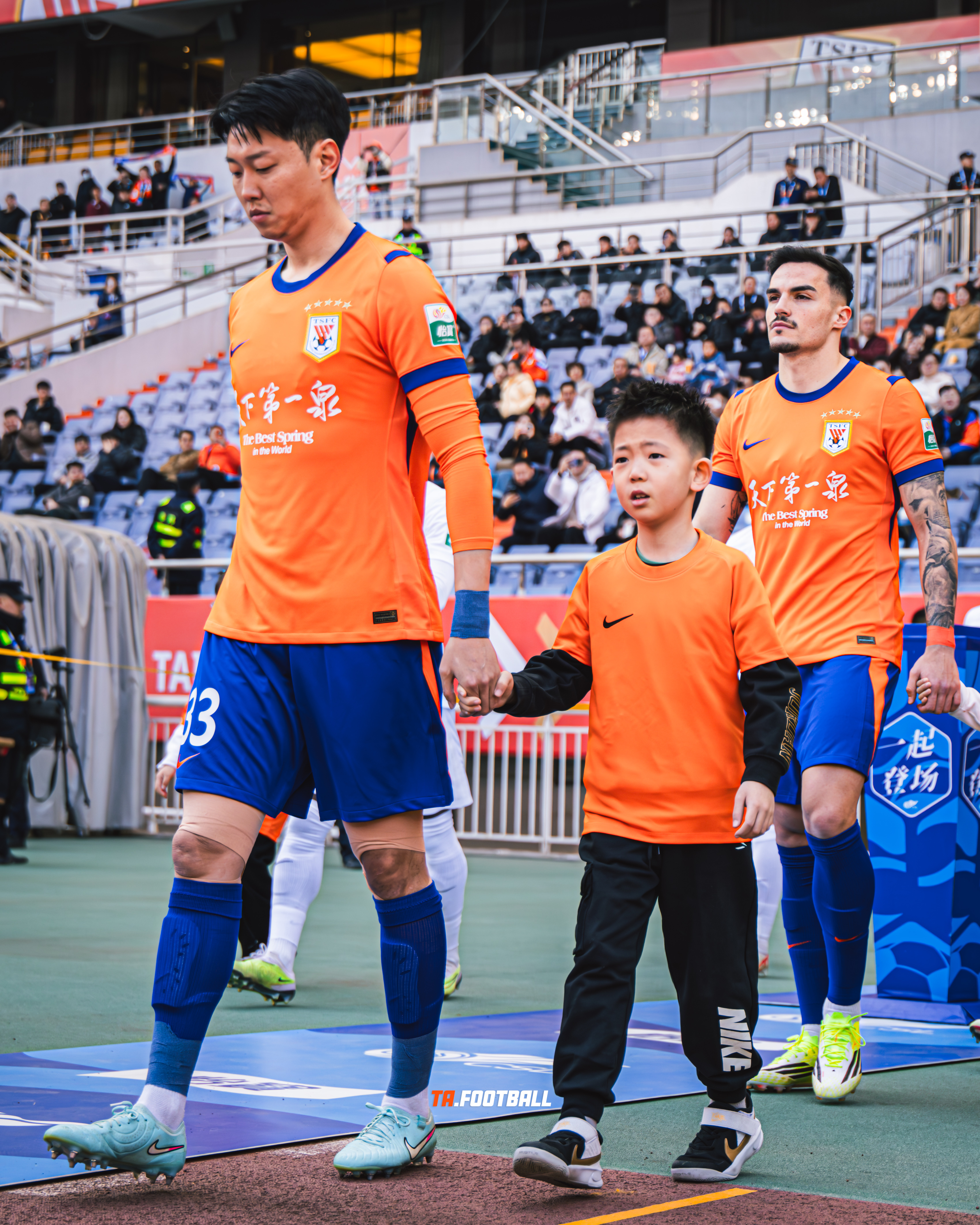 关于高准翼的伤病：在对阵北京国安的联赛中，高准翼半月板受到一些撞击，大约两三周可