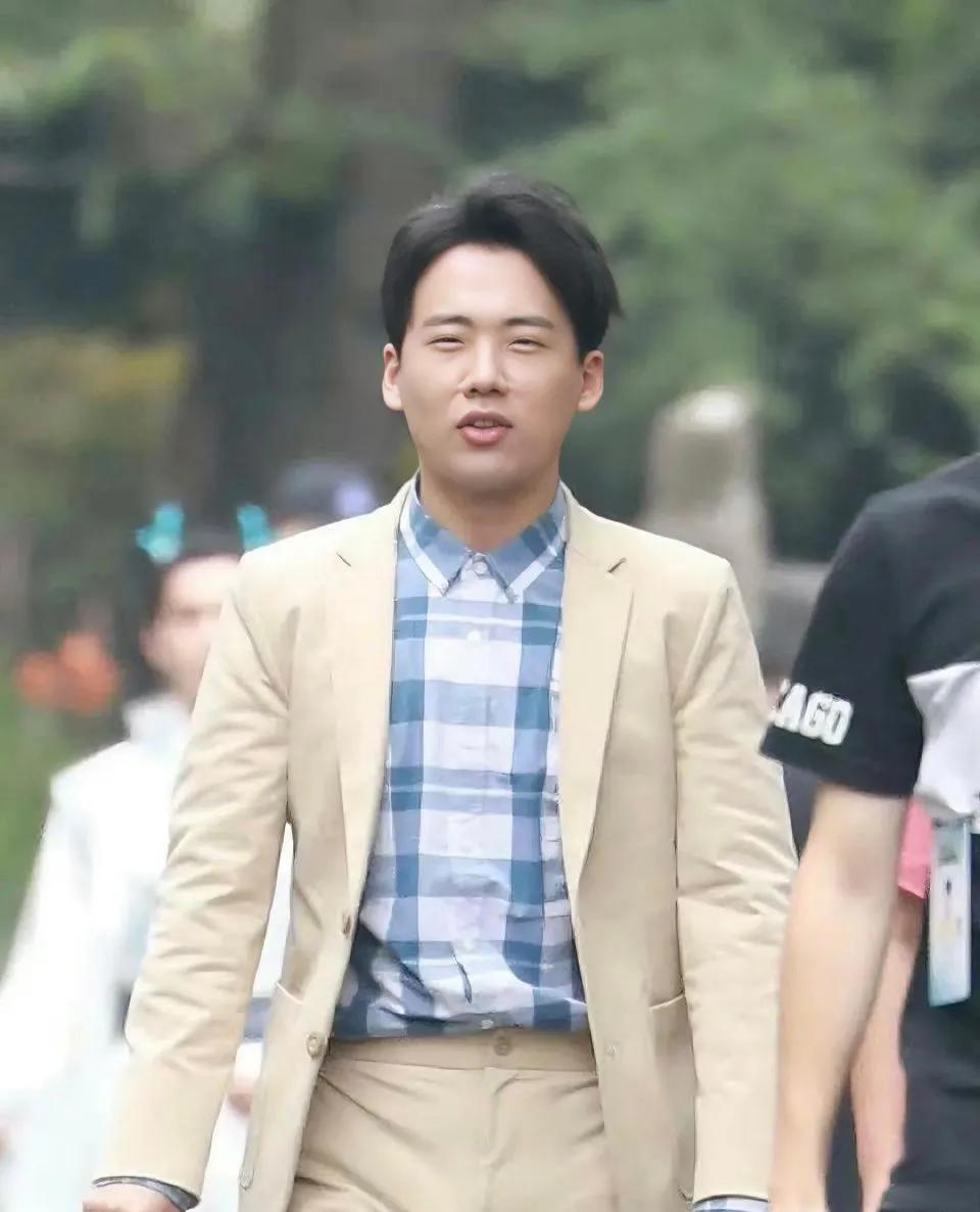 庆余年3赶紧拍吧，要不然范思辙该胖成球了。不过还是蛮可爱的，他本来就不是靠颜值吃