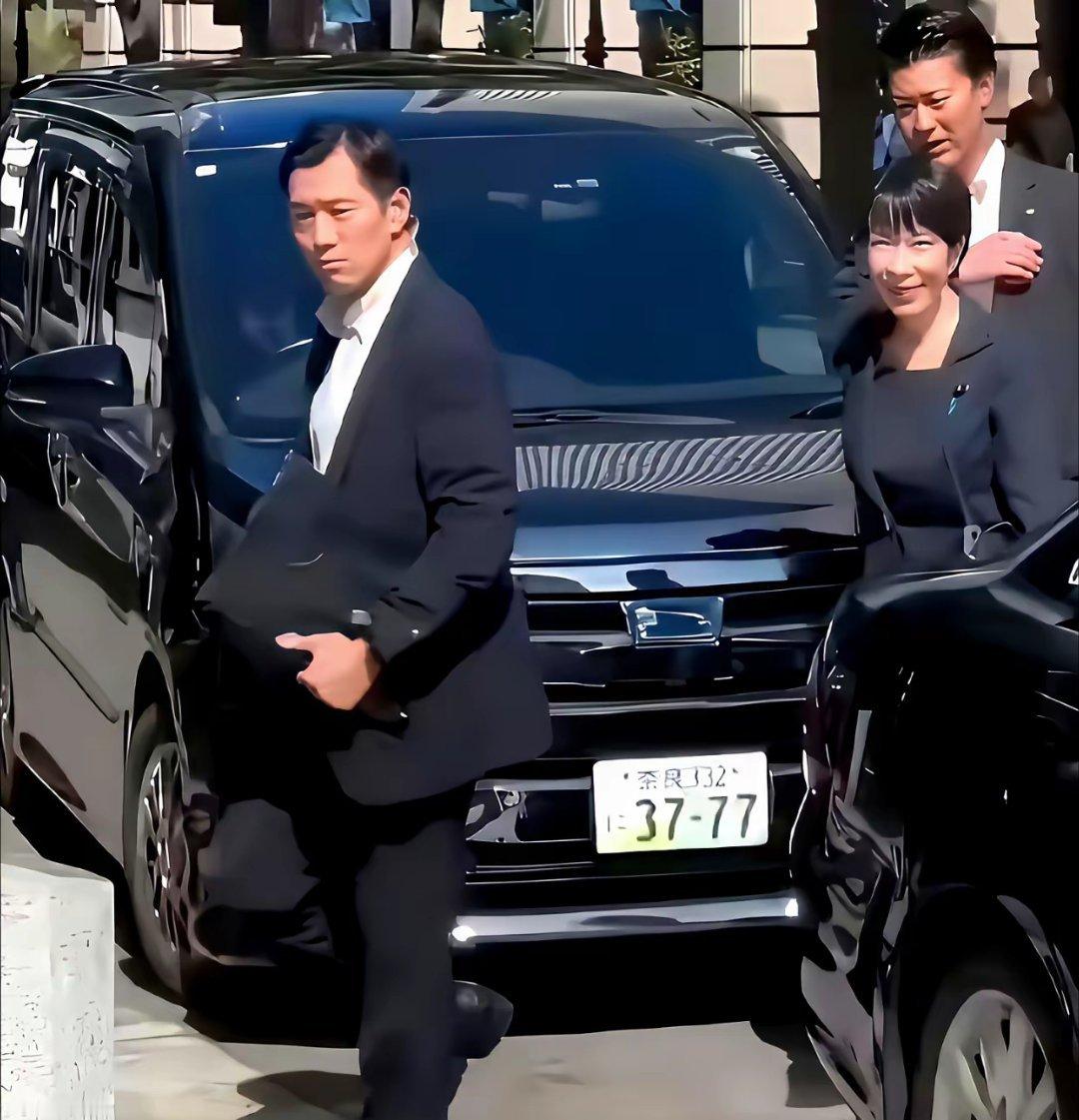 不知高市早苗坐驾牌照“3777”是否属实，若为真，务必要对她有所防范。若为假，且