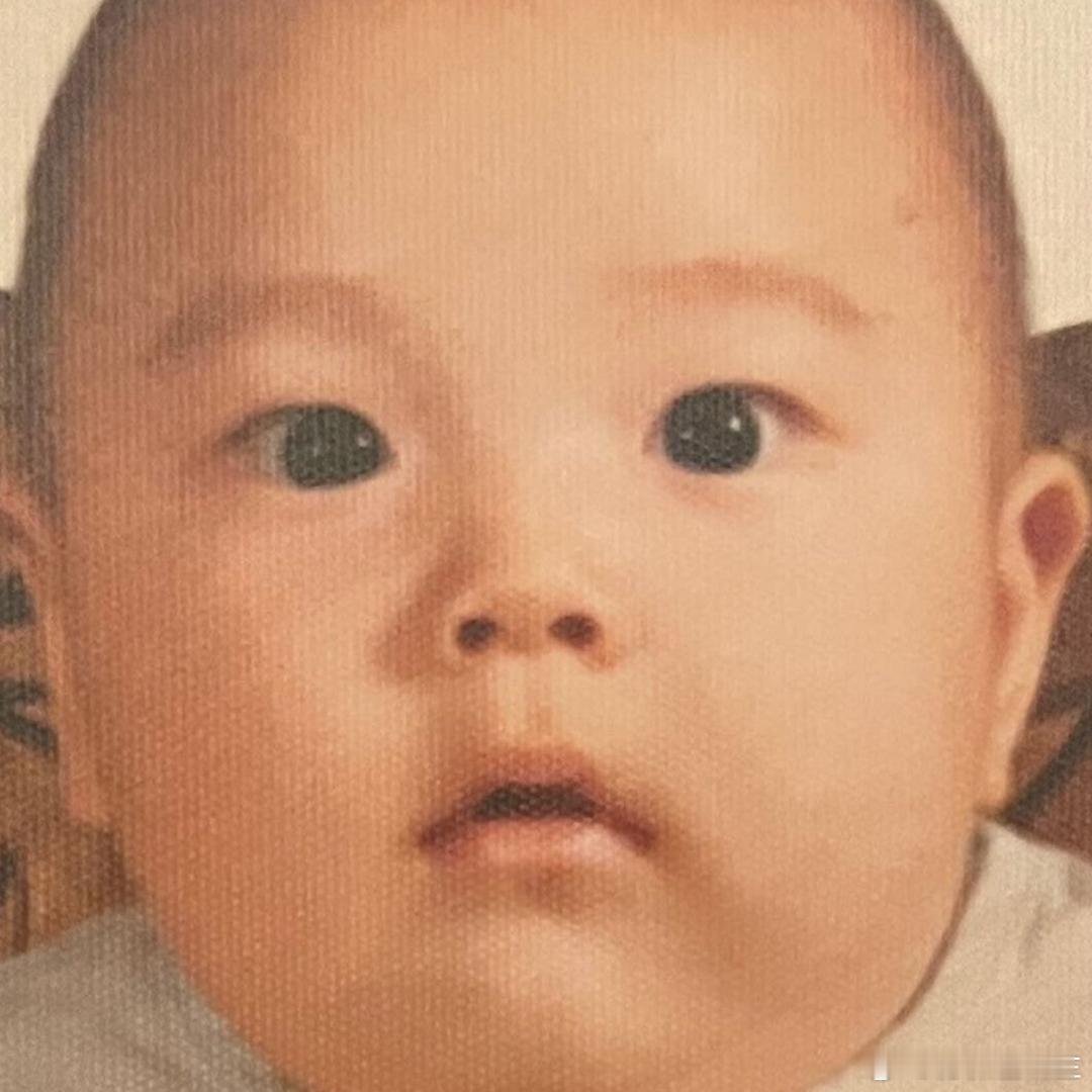 啊啊啊啊啊啊啊啊啊啊啊啊啊啊我快被这个李浚赫萌死了竟然在儿童节把他的泡泡头像改成