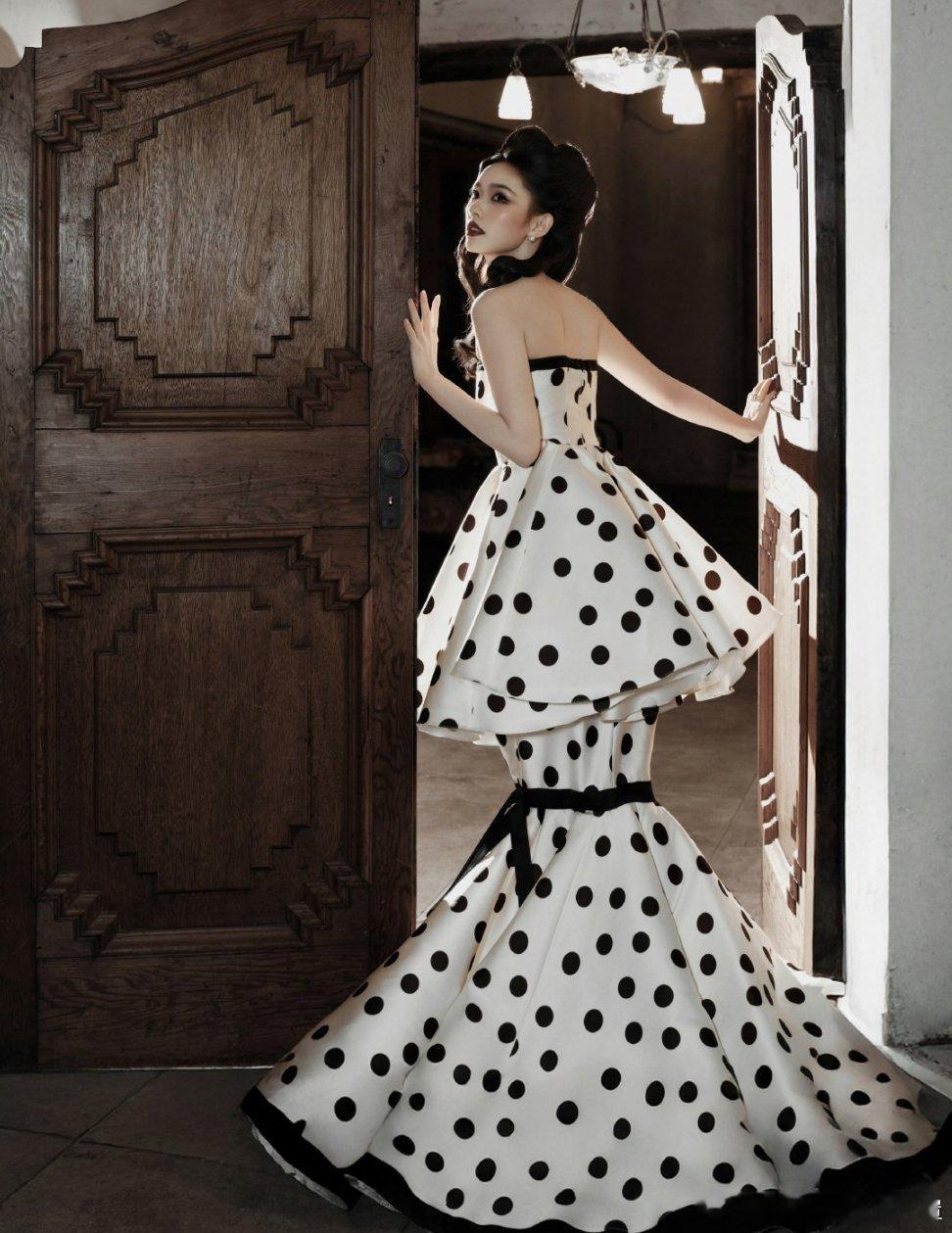 尖叫之夜出图目前最佳林允这套👇 