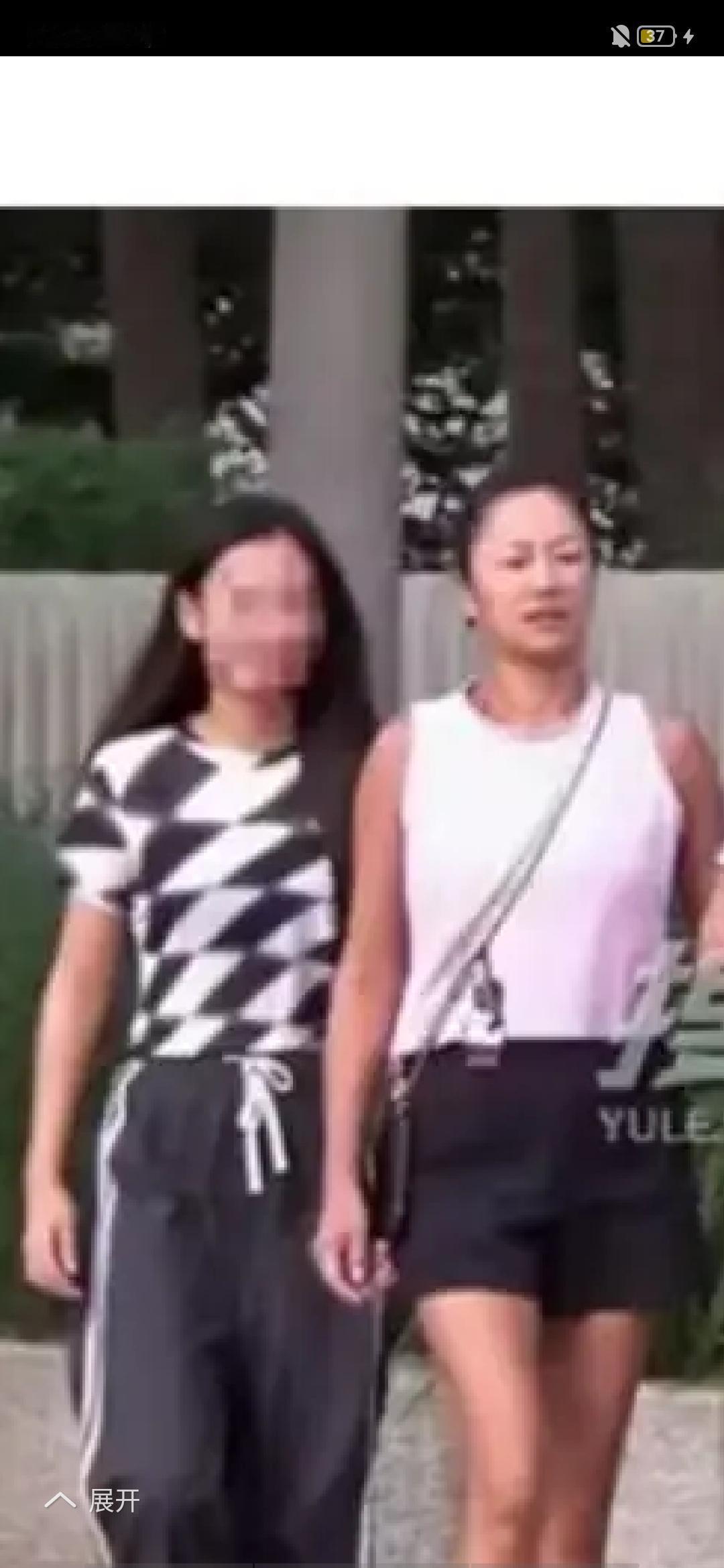 瞿颖一家四口在泰国清迈被偶遇，瞿颖的男友是山东临沂航空公司的民航客机机长，现在处