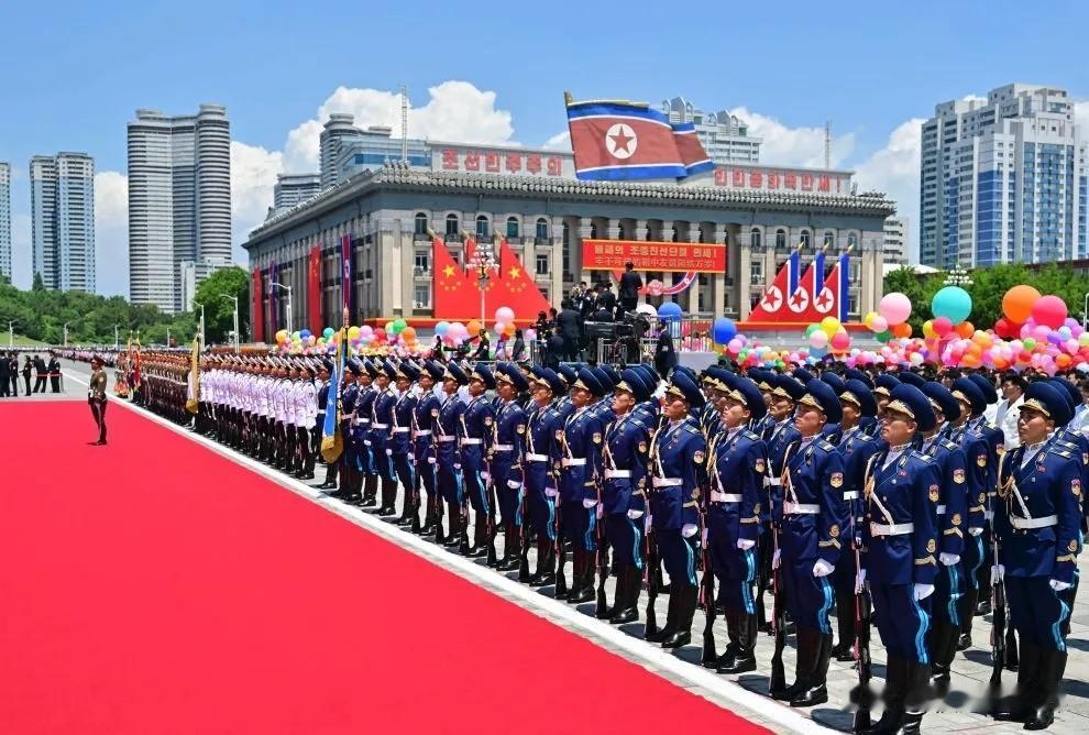 薪火相传，携手共绘中朝友谊新图景。
 
中朝两国山水相依，两国人民用岁月淬炼出牢