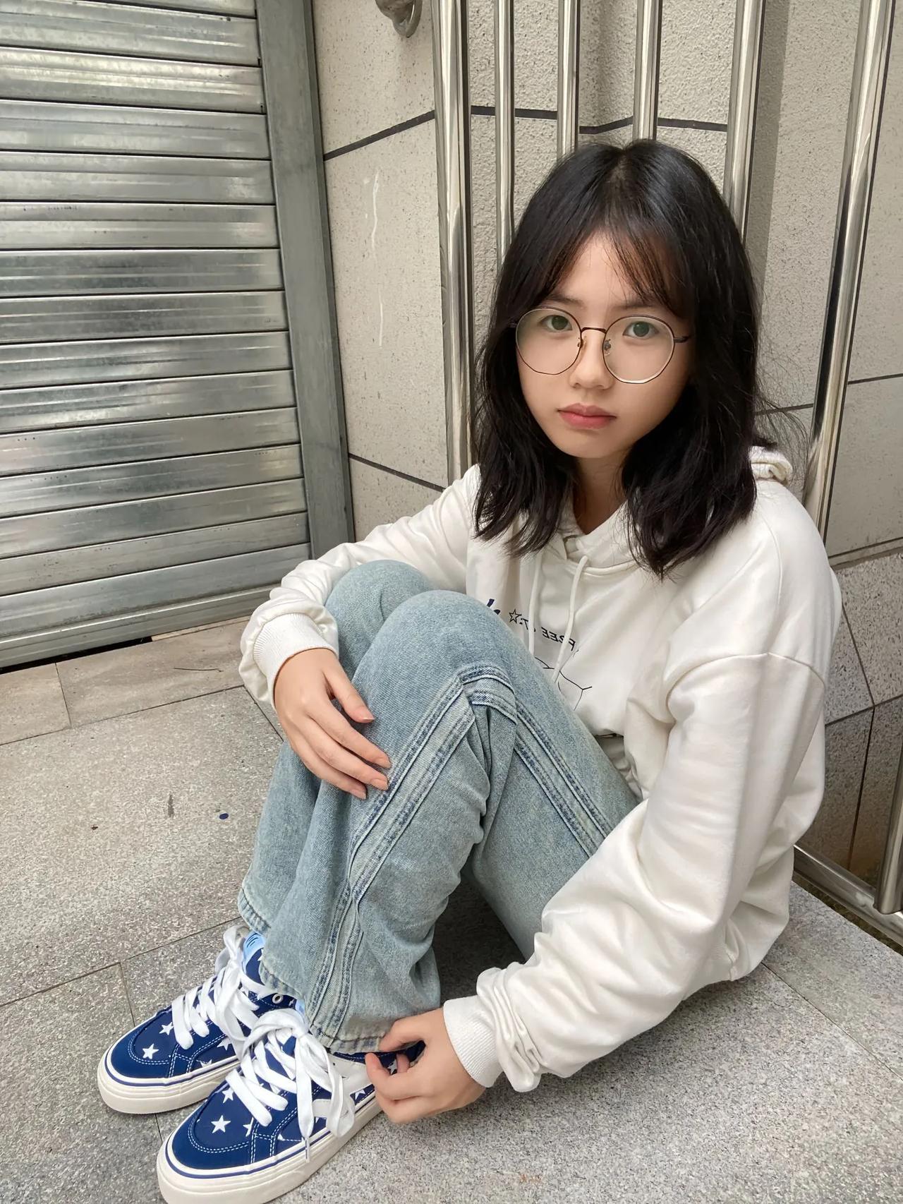 纯欲风少女写真 青春 分享美少女倩影 颜值 萌妹子 穿搭 牛仔裤