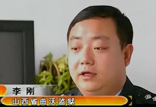 张东升在村子里还算是个长相俊美的男子，25出头的年纪英俊结实，深得老一辈人的喜欢