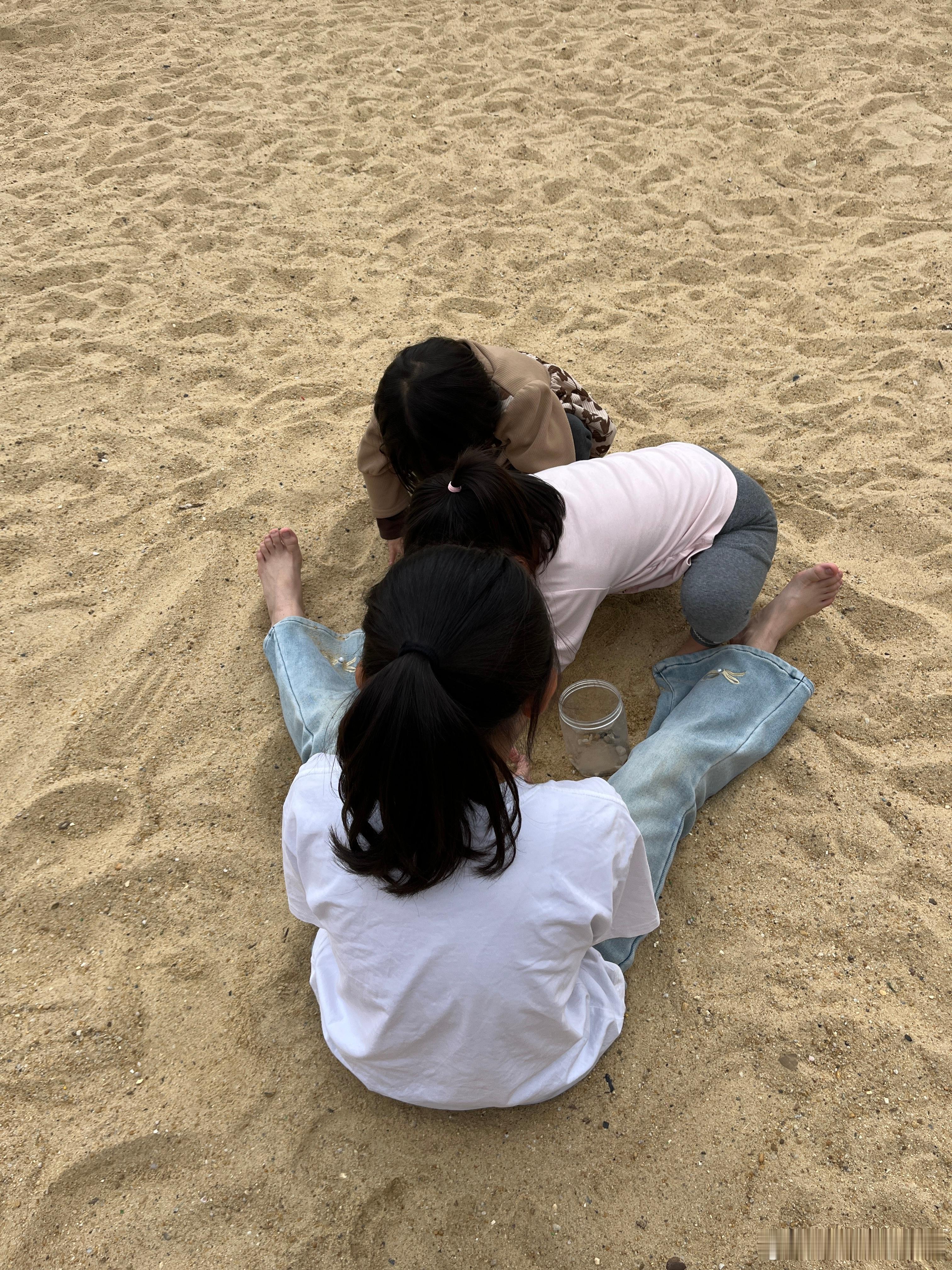 碰到她同学了，好开心。 